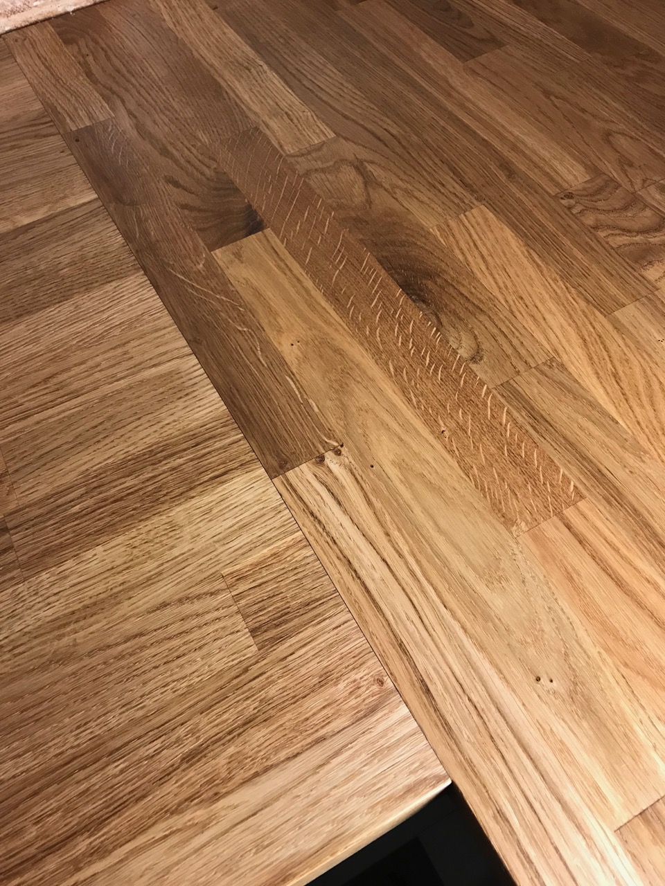 Perfect L-join between two sections of oak worktop